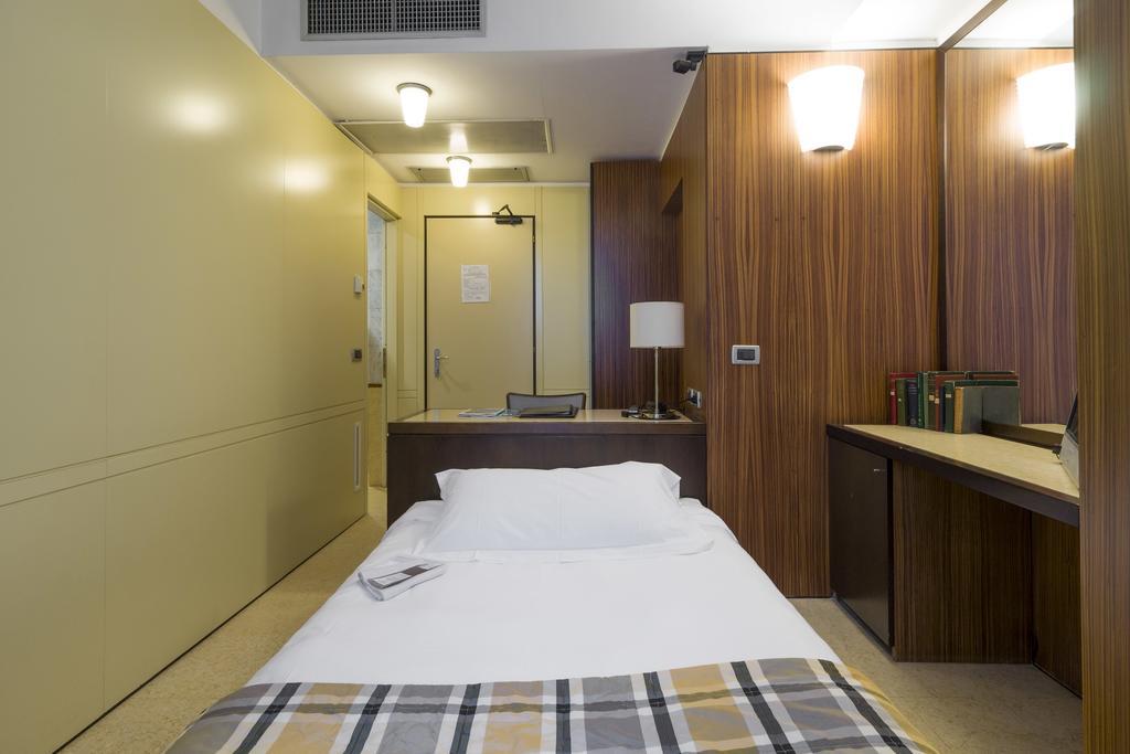 Hotel Carrobbio Milano Exteriör bild